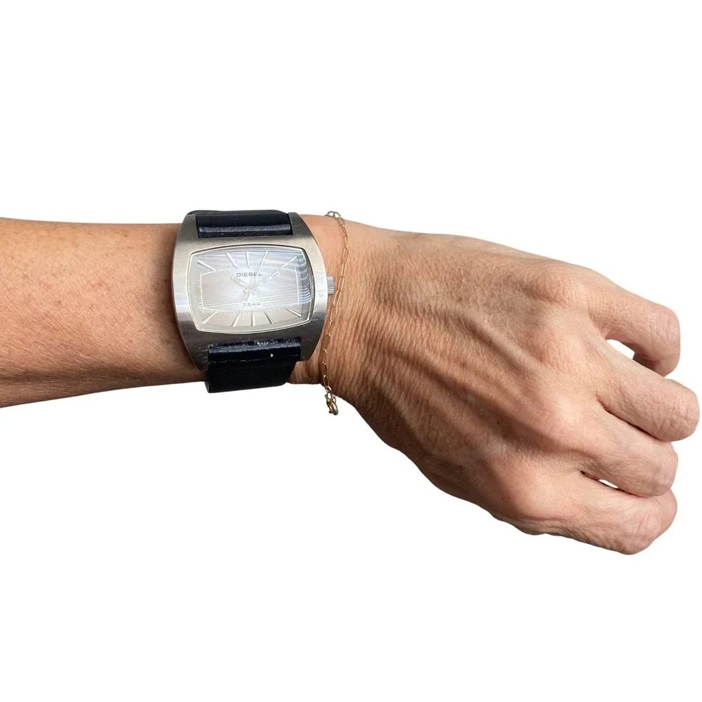 VTG Y2K DIESEL DZ-2062 Analog Watch Black Leather Silver‎ Large Rectangular Face